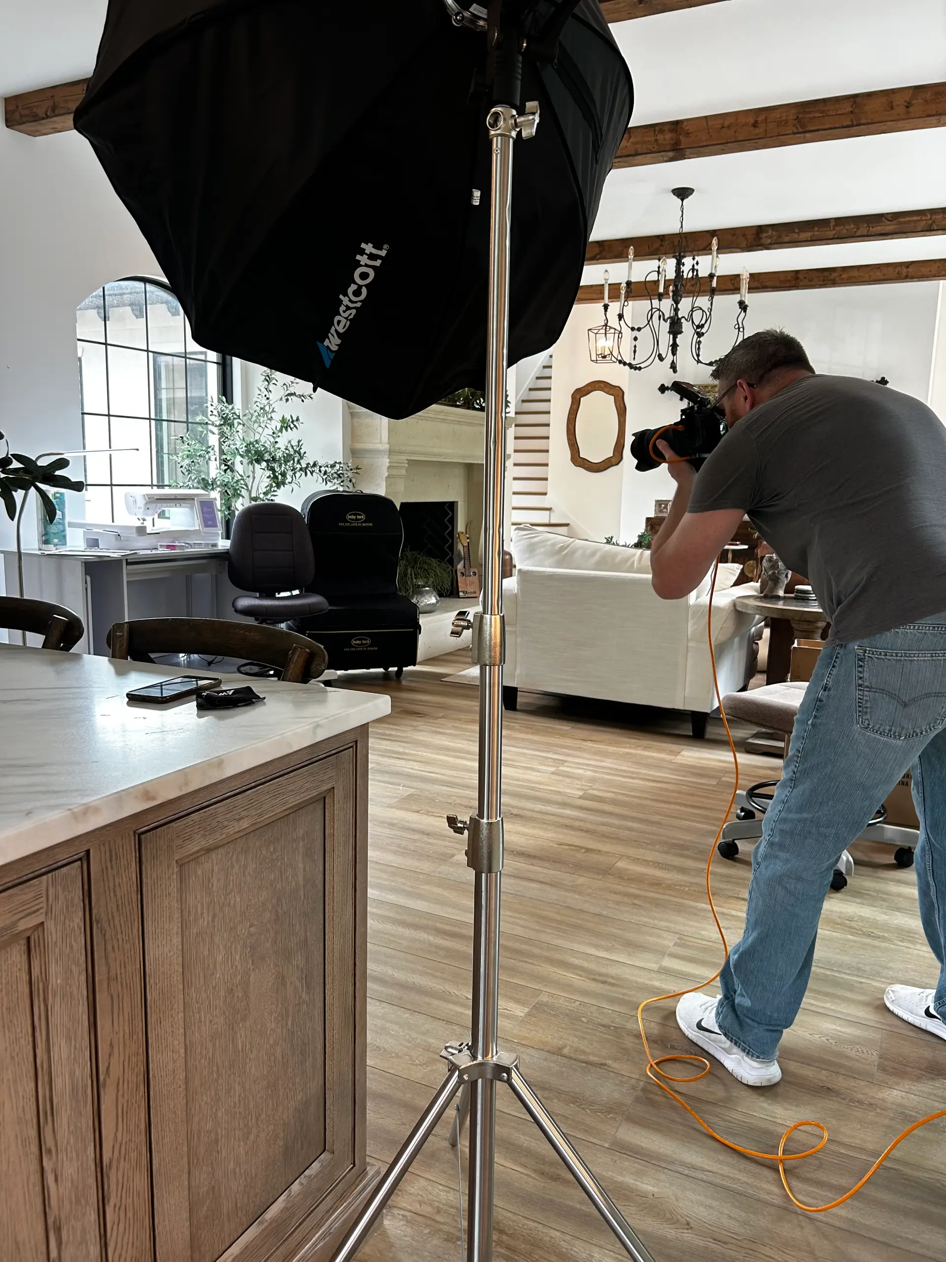 Behind the scenes photo from video photo production.